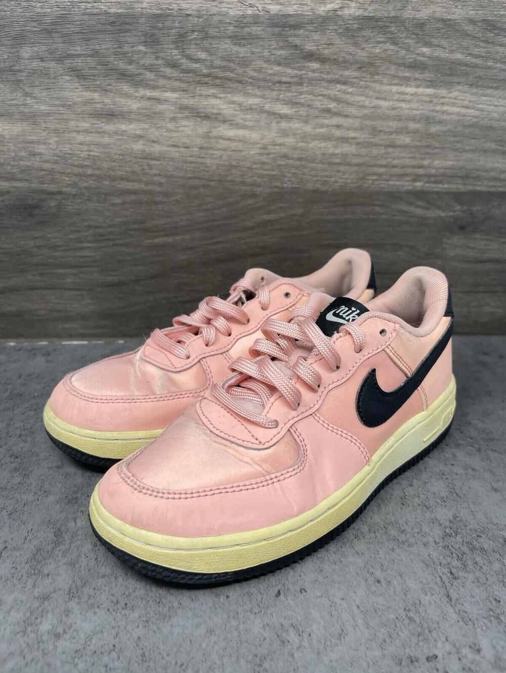 Nike Air Force 1 Low Valentines Day Sneakers Kids Size 1 GS Pink Sneakers - Picture 2 of 10